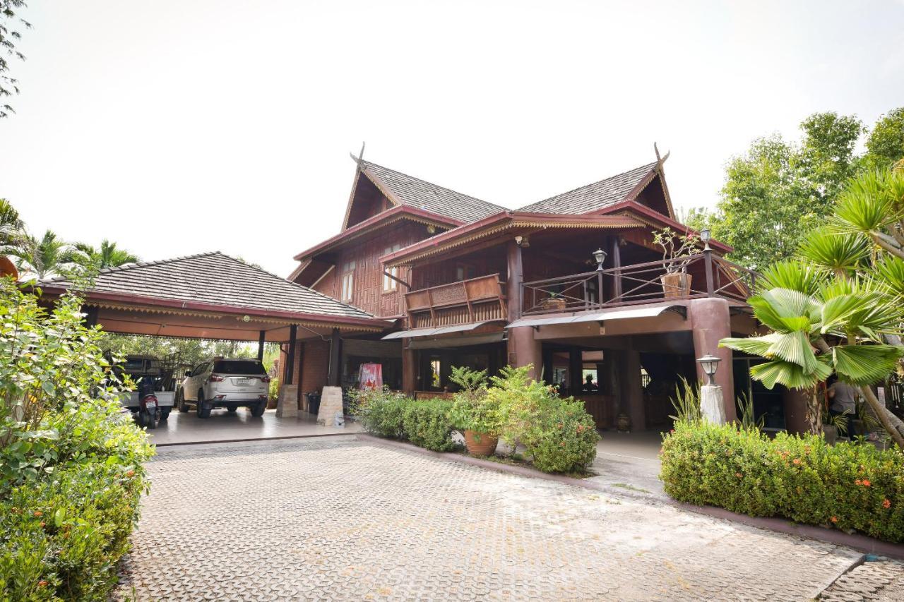 Oyo 536 Reuan Kanthima Ban Laem Chabang Екстер'єр фото
